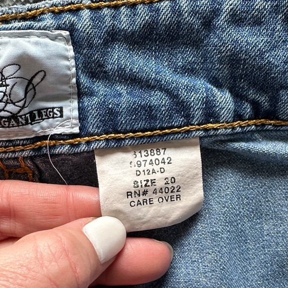 Long Elegant Legs Light Blue Denim Jeans - Picture 3 of 5